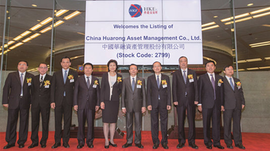 2015年10月30日，中國華融成功在香港聯交所主板挂牌上市