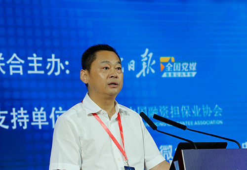中國保險行業協會黨委書記、會長邢煒主旨發言。